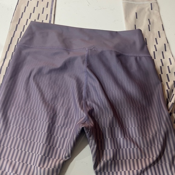 Gradient Gray Leggings - Picture 7 of 7